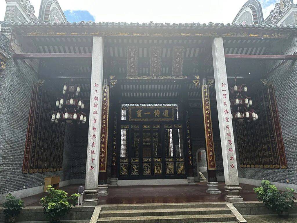 村子花700多万建宗祠 建成一年后木材腐烂开裂成严重损坏房(图14) 文章配图-1