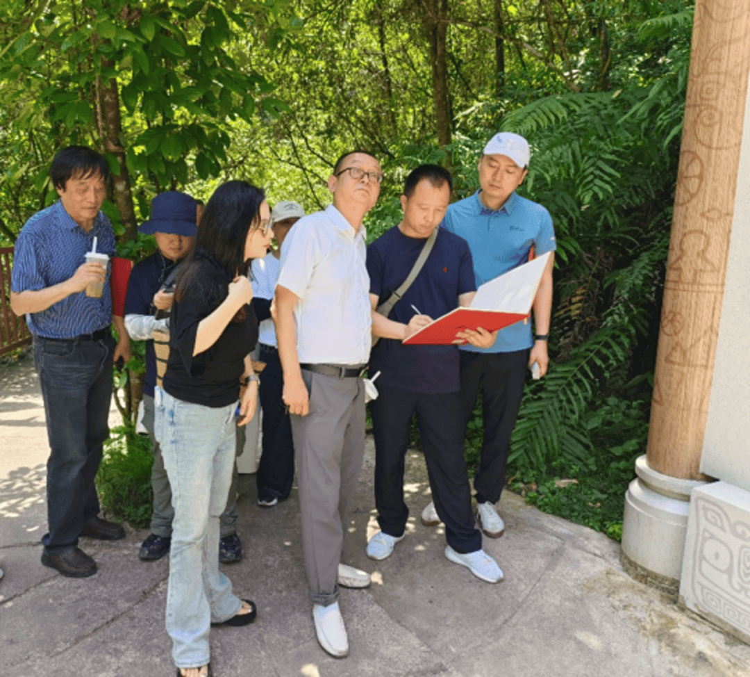 民革书画家走进巴山大峡谷采风写生 助力5A创建