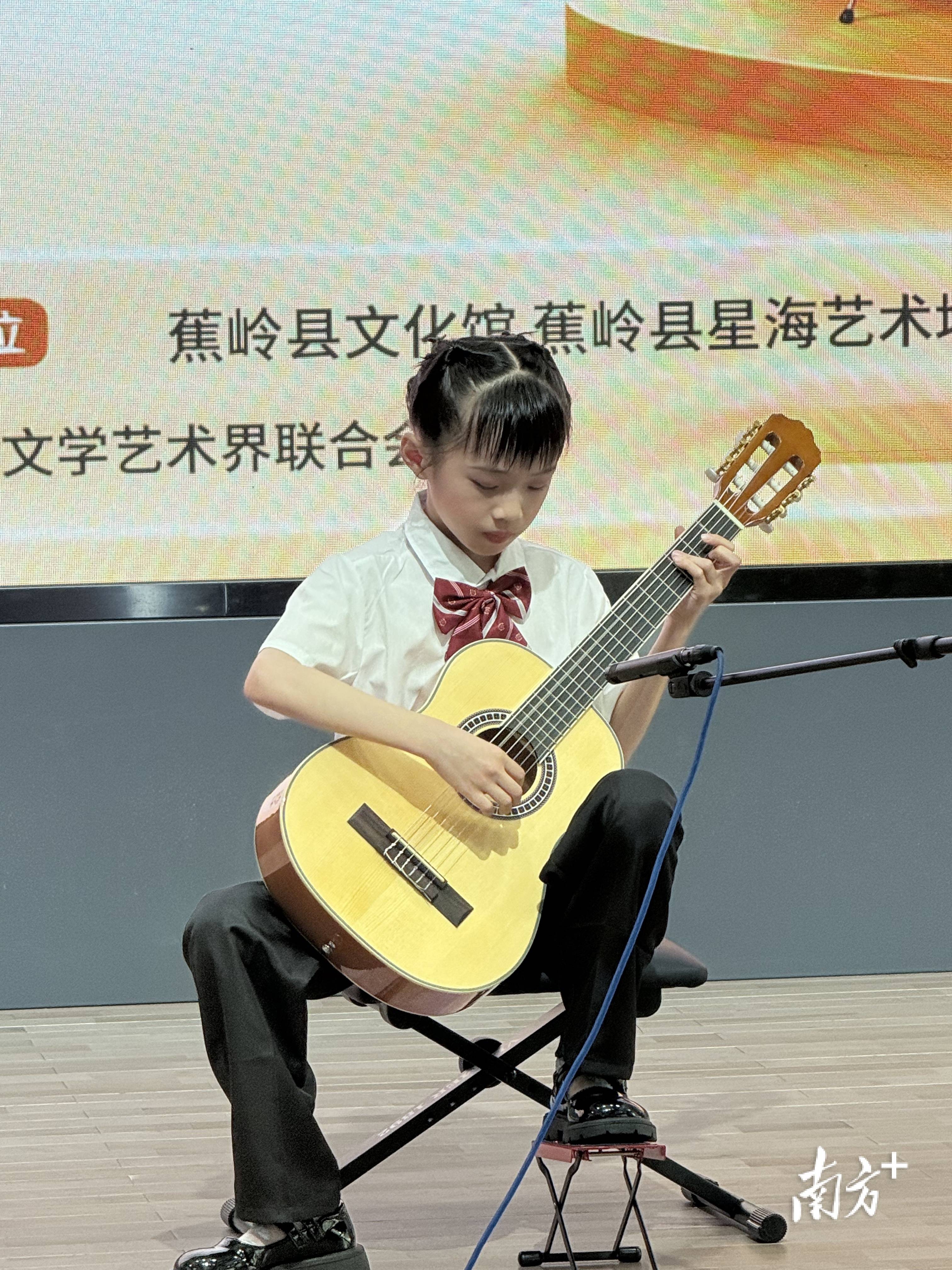 星海音乐学院“艺术乡见”侯东蕾弦乐公益班举办学习成果展演
