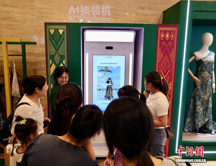 “大河·大地 鲁非艺术对话展”在山东济南开展