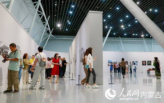 第30届全国摄影艺术展览巡展（呼和浩特站）启幕