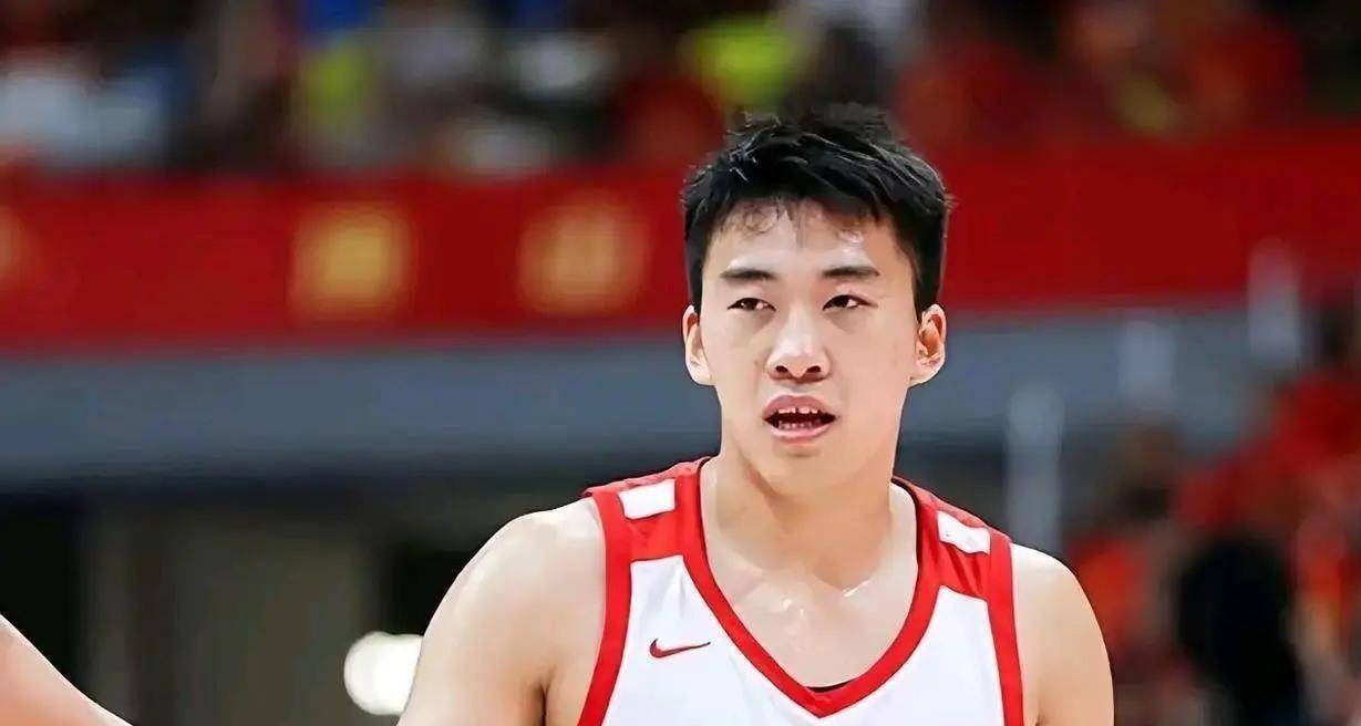 中国男篮大败!郭士强采访坦言,两名队员状态低迷,葬送了全队上下付出的全部努力