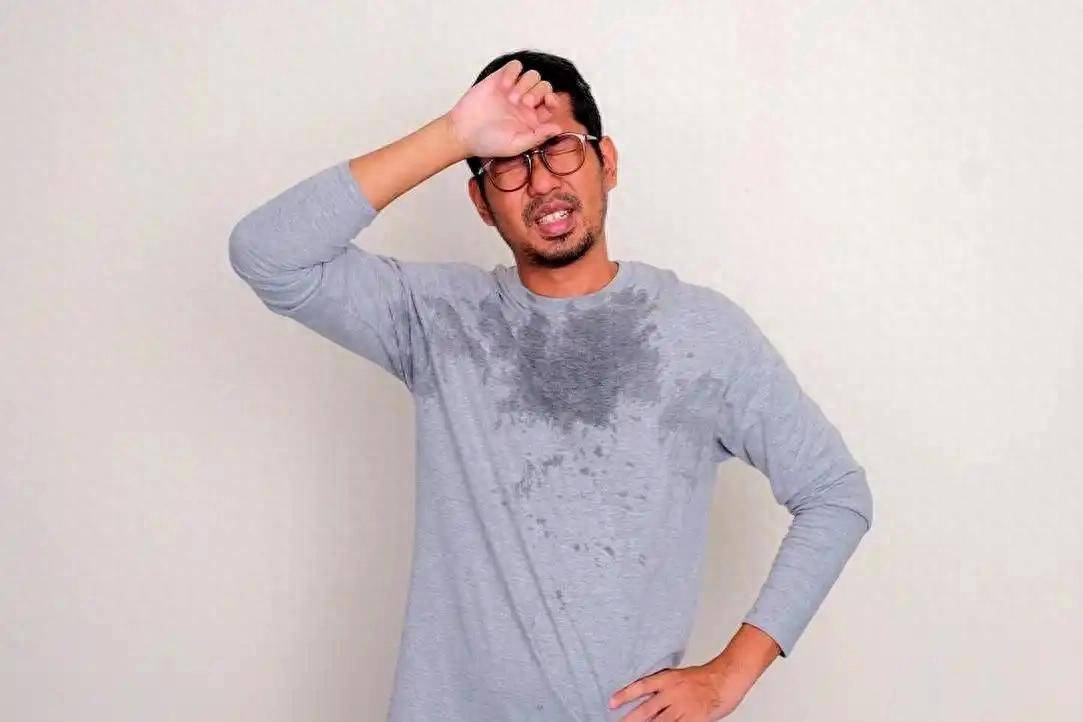原创            汗多就是身体代谢快？医生再三提醒：汗多的人，小心5种疾病