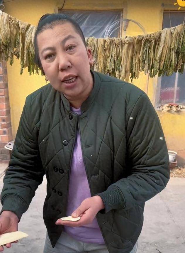 难怪人民日报怒批!东北雨姐近况曝光后,半个网红圈被拖下水_直播_辛巴_李佳琦