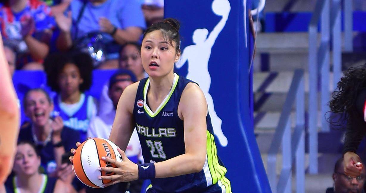 历史性突破！李月汝迎WNBA季后赛首秀，与美女状元默契搭档