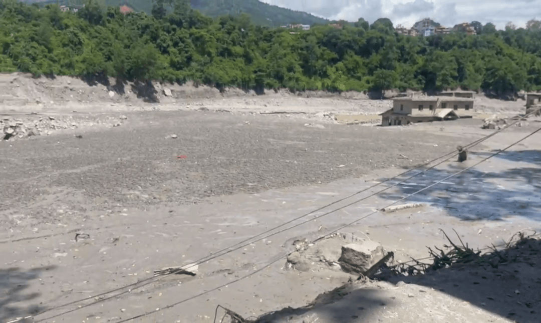 尼泊尔山洪造成的死亡人数升至469人，失联人数升至977人 -华闻时空