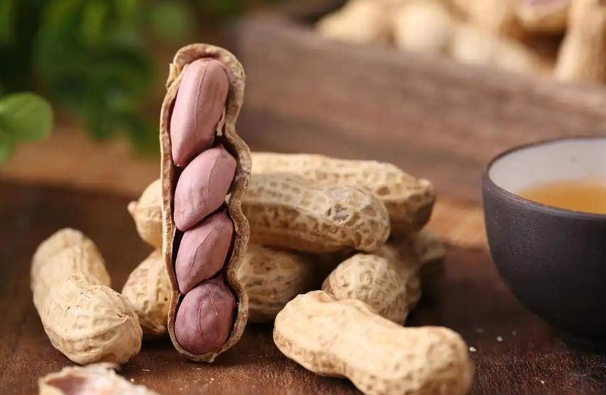 原创            花生被点名了！发现：高血压病人吃花生，不必等多久，或有6变化