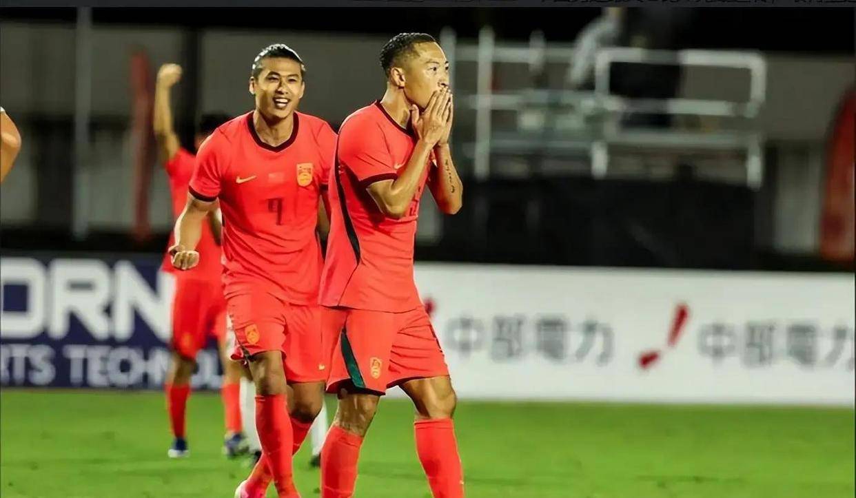 场面难看却拿下胜利！U23国足2-1逆转朝鲜，媒体专家一针见血点评