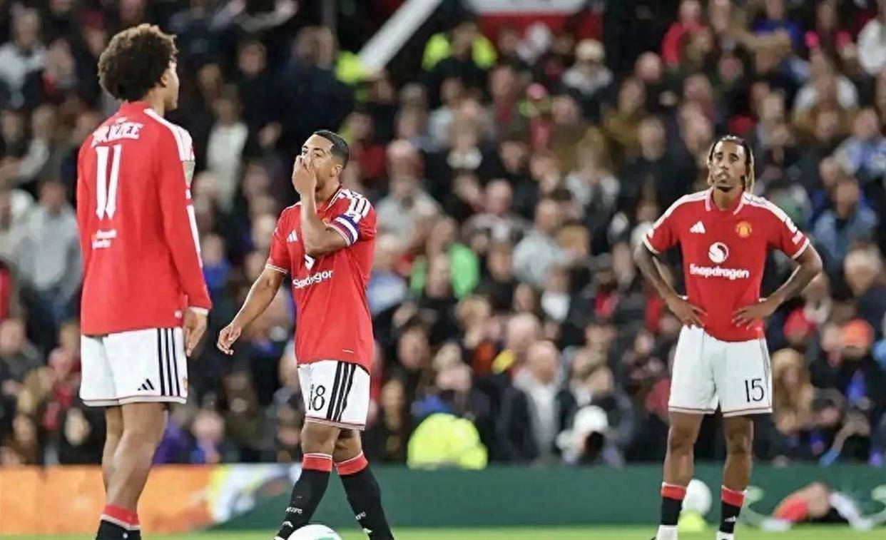 2-3,7-2!曼联2-0被50年耻辱纪录砸脸,巴萨拉菲戴帽轰出六连胜