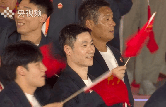 亚运会开幕夜，国乒缺席留馆加练！王励勤代表队伍入场，丁宁现身看台！9月20日赛程出炉