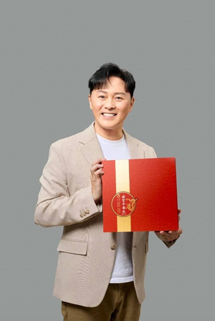 TVB童颜男星曾拼命养家险出事，心血管出问题，太太一句话点醒