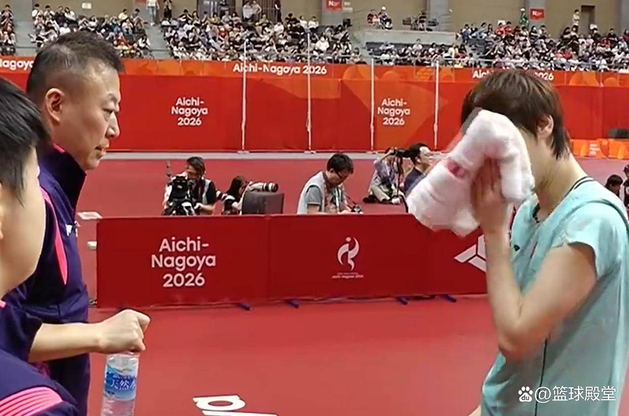 四五局发球效果太好！王曼昱3-2逆转张本美和，女乒2-0领先日本！