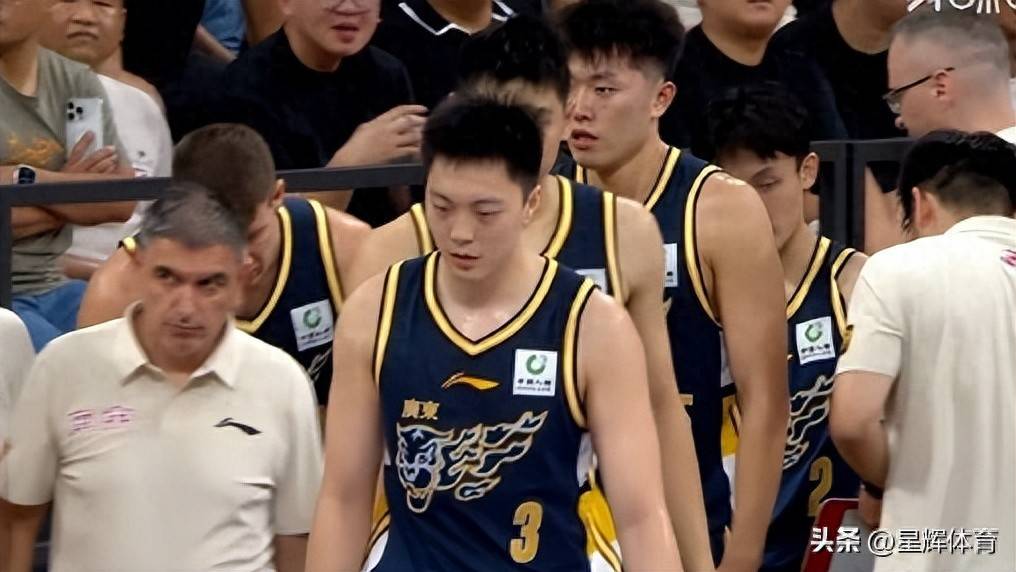 广东外援仅得1分 但赛后获亚帅肯定 因他两方面贡献大 胡明轩也佩服