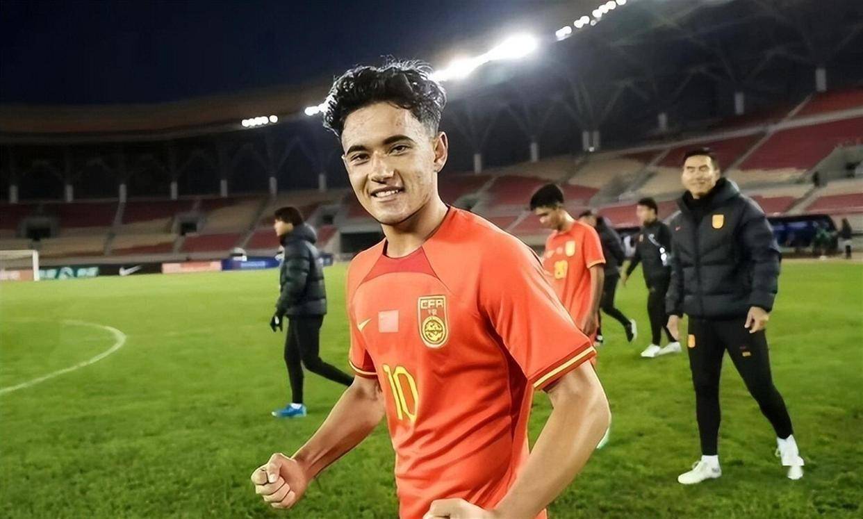 曾拒唱国歌！前U17国足核心消失18个月又发长文喊热爱中国，艾比布拉真悔了还是求复出？