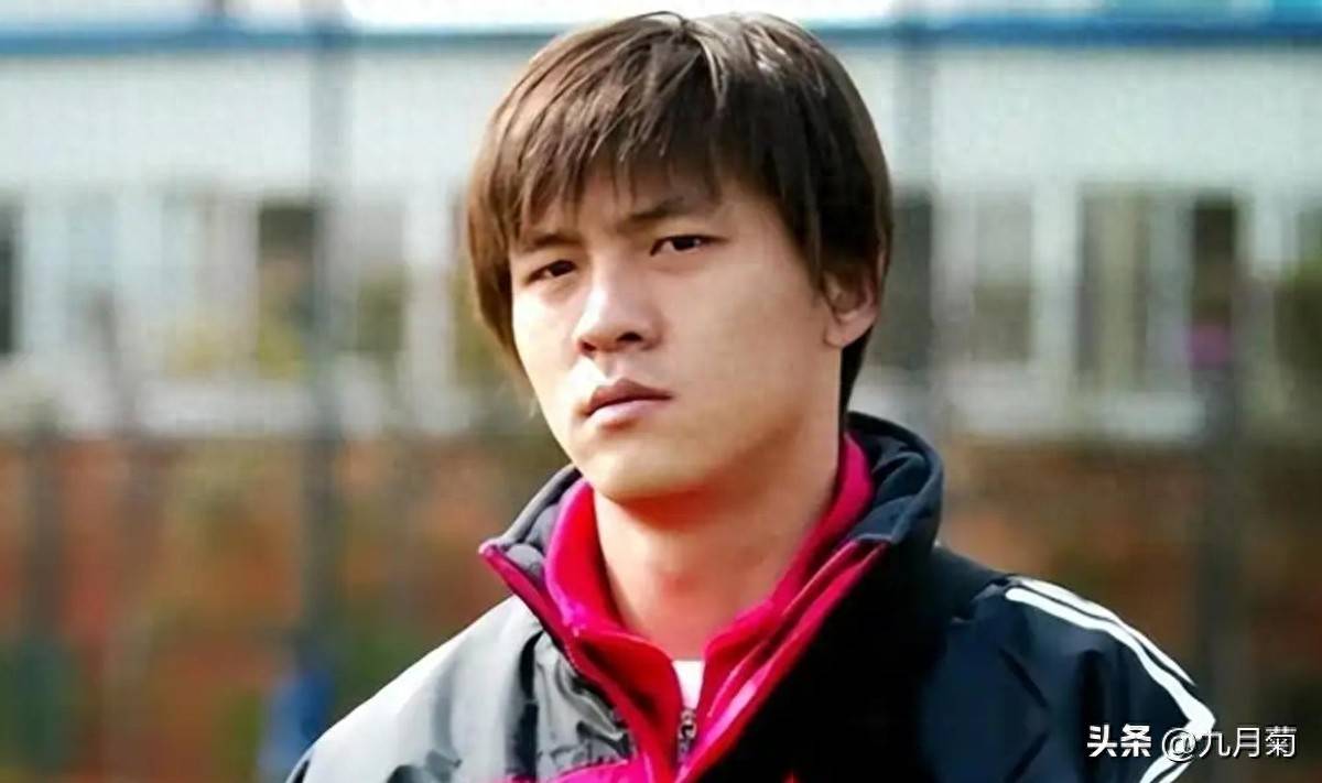 49岁前国脚：是杜明洋恩师，娶美女空姐，如今退出一线现状如何？