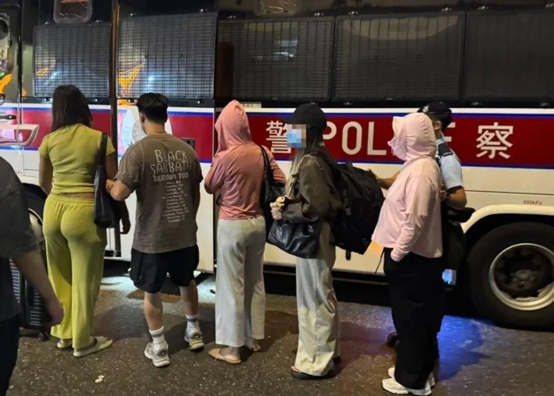 香港警方捣毁跨国卖淫集团：从泰国贩运女性到香港卖淫，20人被拘捕，主谋为65岁泰籍女子，冻结超1000万元港元犯罪收入-华闻时空
