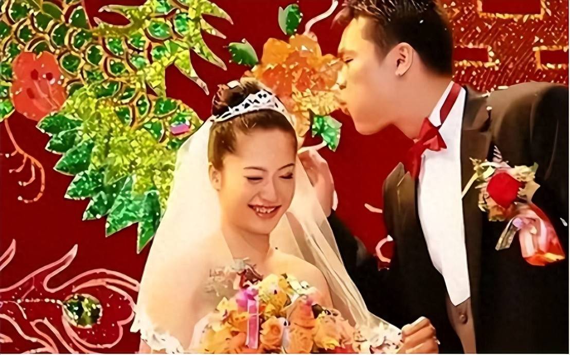 胡美：朱芳雨出轨她却被净身出户，如今是大学老师，儿子身高1米9
