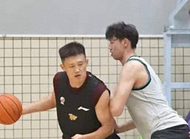 错怪杜锋！广东2锋线差距，黄明依天赋喂不熟，张皓嘉坐稳轮换
