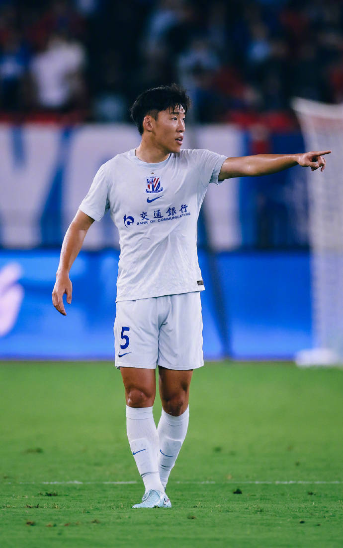 朱辰杰上颌骨骨折休战4至6周，国足11月热身防线重组承压