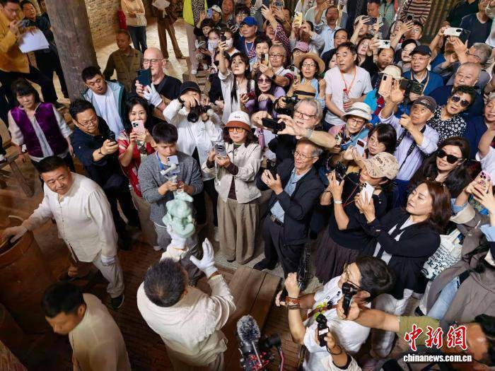 景德镇元代馒头窑复烧开窑 第175次烧窑续写千年瓷都窑火