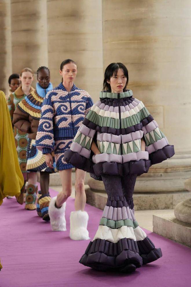 唯怡巴黎时装周:VOGUE对话陈都灵,演绎天然美的真实瞬间(图15) 唯怡巴黎时装周:VOGUE对话陈都灵,演绎天然美的真实瞬间(图15)