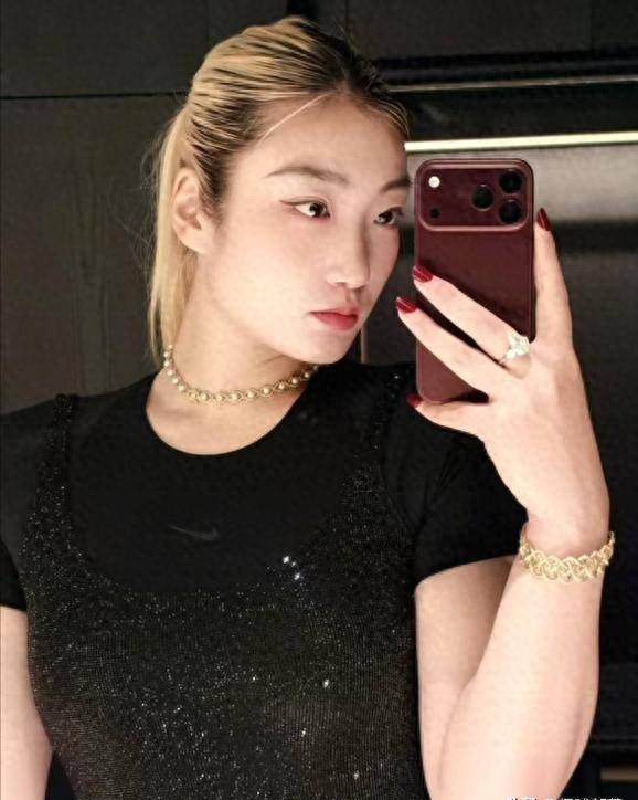 李梦签 200 万美元合同复出！离开赛场 16 个月：首秀决定国家队未来