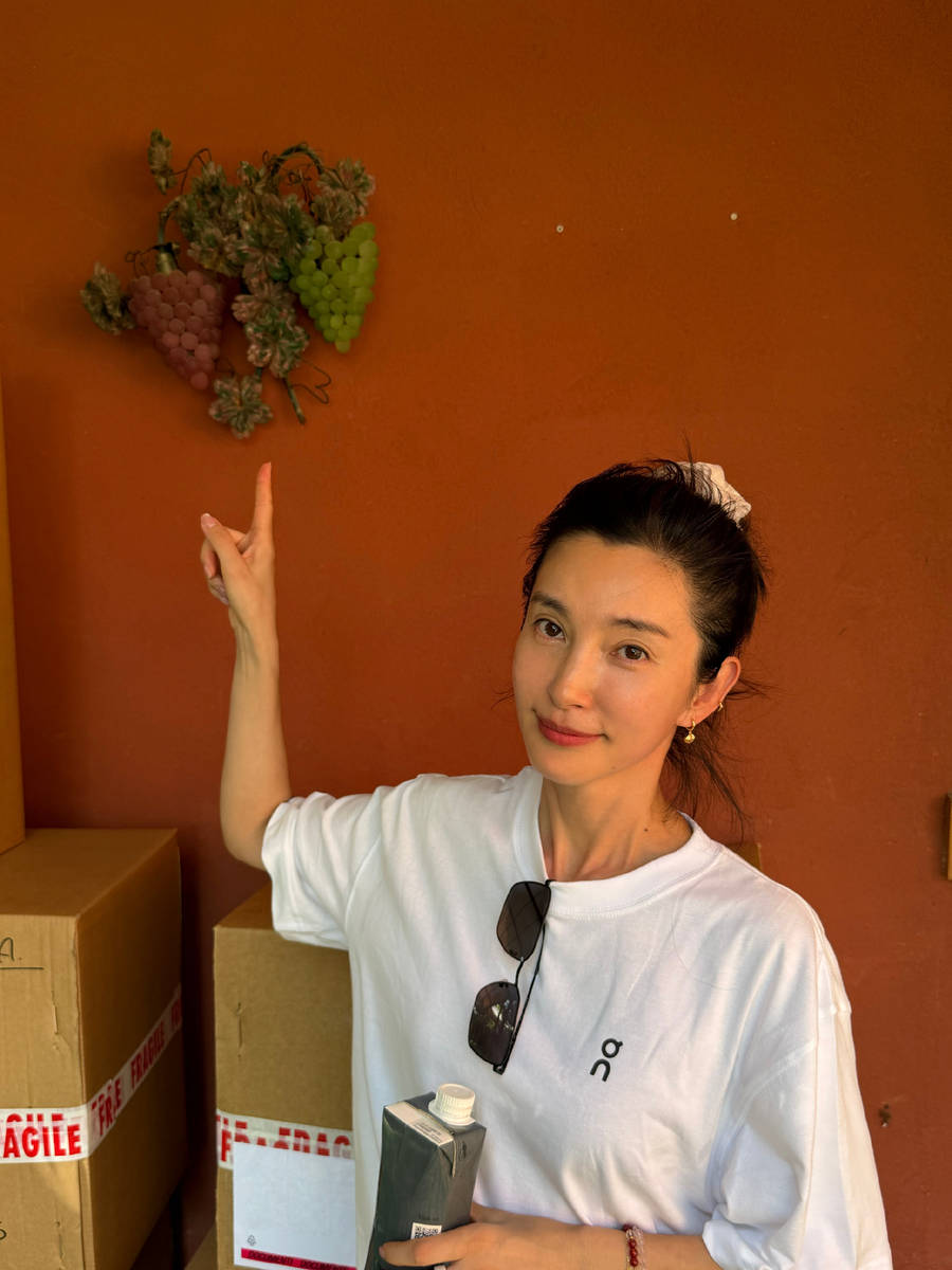李冰冰旅行美照好养眼 享受惬意生活松弛感拉满